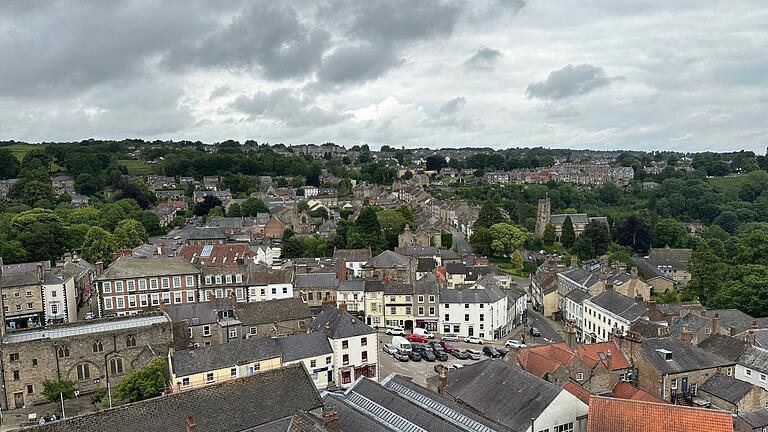 Richmond       -  Blick auf die nordenglische Stadt Richmond. Premier Sunak droht seinen Wahlkreis Richmond and Northallerton bei der Parlamentswahl in zwei Wochen zu verlieren.