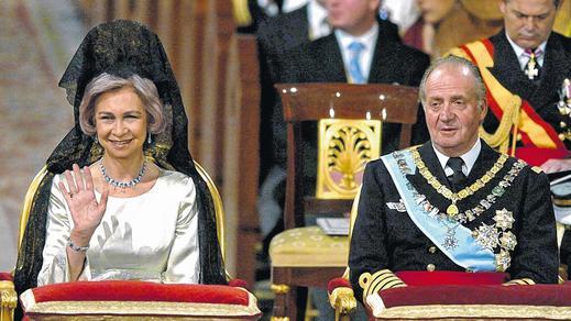 Monarchen a. D.: Seit 1975 ist Juan Carlos I. König von Spanien. Mit seiner Frau Sofía ist er seit 1962 verheiratet. Den beiden werden Eheprobleme nachgesagt.