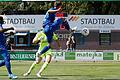 Torschütze Mohamed Conte (links) und Vorlagengeber Luis Wagner vom FV 04 Würzburg überlisten Bambergs Torwart Ben Olschewski. Zum Start in die neue Bayernliga-Saison hat der FV sein Heimspiel auf der Sepp-Endres-Sportanlage an der Mainaustraße gegen den FC Eintracht Bamberg gewonnen.