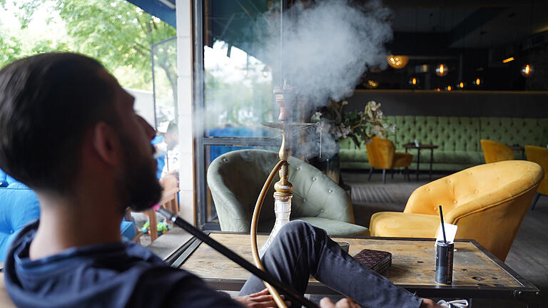 Neue Vorschrift für Shisha-Tabak.jpeg       -  Die Kunden bleiben aus, und der Umsatz sinkt: Shishabars aus der Region machen dafür die Politik verantwortlich.