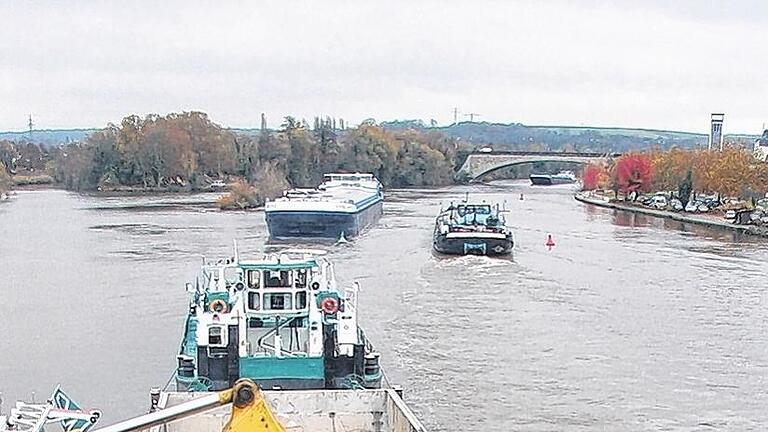 Millionengeschäft Mainausbau: Beim Ausbau des Mains zur Schiffs-&bdquo;Autobahn&ldquo; muss der Fluss verbreitert und vertieft werden. Der Aushub wurde zum lukrativen Geschäft. Dass das viele Geld auch zu juristischen Streitigkeiten führen kann, erfuhren jetzt die Partner einer Verfüllgemeinschaft im Landkreis.