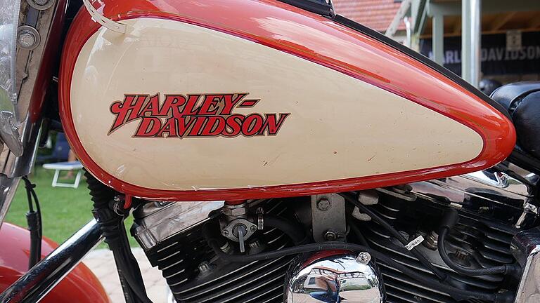 Harley Schriftzug auf dem Tank der Heritage Toptail Classc (Bj. 1991).