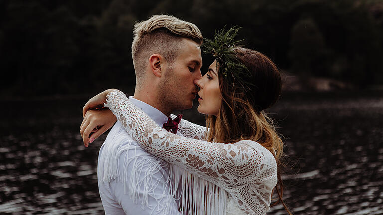 Vintage Hochzeit       -  Eine Hochzeit im Vintage-Look ist nicht nur angesagt, sondern ist auch mit einem kleinen Budget möglich.