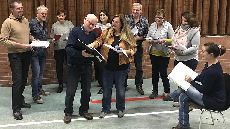 Die Theatergruppe Reichenberg bei der Probe des Stückes „Der Heiler von Reichenberg“.