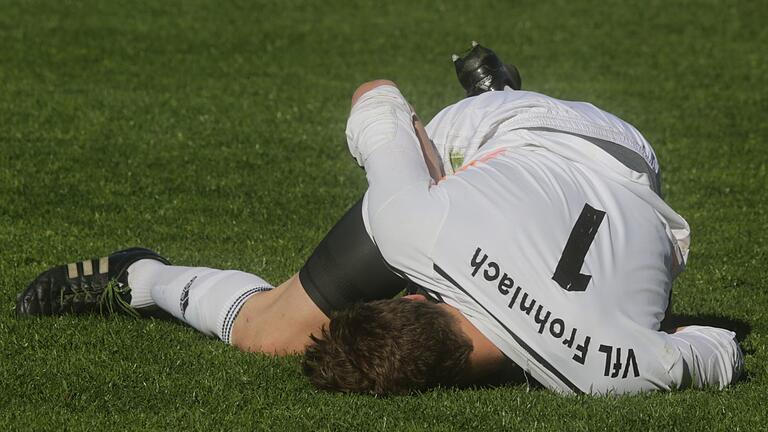 Der VfL Frohnlach am Boden: Für die Frohnlacher Fußballer endet schon bald die Zeit im hochklassigen Amateurfußball. Der Verein ist nicht mehr in der Lage, über diese Saison hinaus eine Mannschaft für die Fußball-Landesliga aufzustellen.