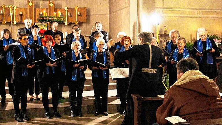 Mit vollendet schönem Gesang erfreute der Gemischte Chor des Sängervereins Cäcilia die Zuhörer in der vollbesetzten Kirche.