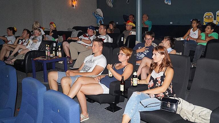 Auch im Zeiler Kino wollte bei der Übertragung des Spiels der deutschen Mannschaft gegen Südkorea keine Stimmung aufkommen.