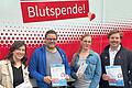 Bei der Typisierungs- und Blutspendeaktion in Retzstadt für Bernd Stamm (von links): Schwägerin Nicole Stamm, Tobias Arold vom AKB, Stamms enge&nbsp;Freundin Claudia Rauch und Leon Lipecki vom Blutspendedienst.