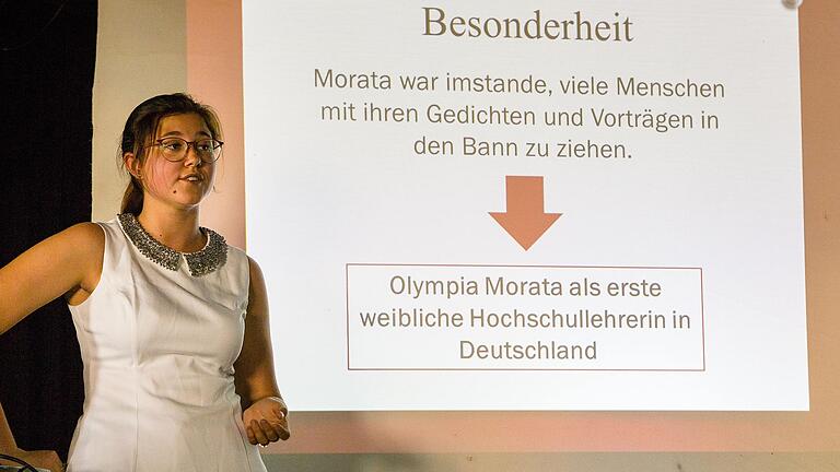 Jennifer Weber von der Friedrich-Fischer-Fachoberschule bekam den zweiten Preis für ihre Auseinandersetzung mit Olympia Fulvia Morata. Jennifer Weber von der Friedrich-Fischer-Fachoberschule bekam den zweiten Preis für ihre Auseinandersetzung mit Olympia Fulvia Morata. 