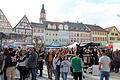 Menschenmassen drängten sich auf dem Tauberbischofsheimer Marktplatz an den Ständen des Frühlingsmarkts entlang.