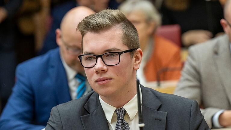 Daniel Halemba.jpeg       -  Daniel Halemba (AfD) nimmt im bayerischen Landtag am Gedenkakt des bayerischen Landtags und der Stiftung bayerische Gedenkstätten für die Opfer des Nationalsozialismus teil.