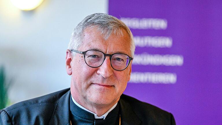 'Die Werte unserer Verfassung gilt es nicht nur zu verteidigen, sondern jeden Tag zu leben': Militärbischof Bernhard Felmberg beim Besuch der 10. Panzerdivision der Bundeswehr in Veitshöchheim (Lkr. Würzburg).&nbsp;