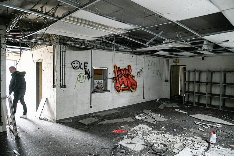 Blick in das ehemalige Wachgebäude. Das Erdgeschoss beherbergte Funktionsräume, das Obergeschoss die Schlafräume der Soldaten. Blick in das ehemalige Wachgebäude. Das Erdgeschoss beherbergte Funktionsräume, das Obergeschoss die Schlafräume der Soldaten.