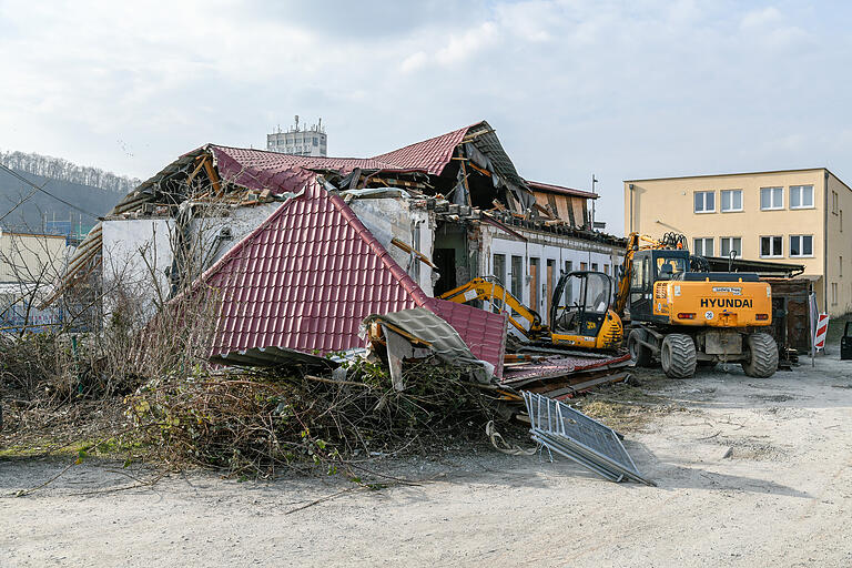 Konnte nicht mehr gerettet werden: der 1906 errichtete ehemalige Bahnhof in Zell.