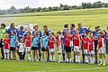 Mit Weltmeistern eingelaufen: Auch der Fußball-Nachwuchs freute sich über die berühmten Gäste beim Spiel der Uwe-Seeler-Traditionself gegen eine AH-Auswahl aus dem Hofheimer Land.