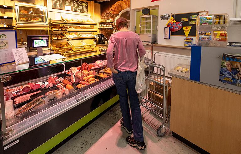 Frisches aus der Fleischtheke oder vom Bäcker: Die Verantwortlichen legen Wert darauf, viele regionale Produkte anzubieten. Frisches aus der Fleischtheke oder vom Bäcker: Die Verantwortlichen legen Wert darauf, viele regionale Produkte anzubieten.