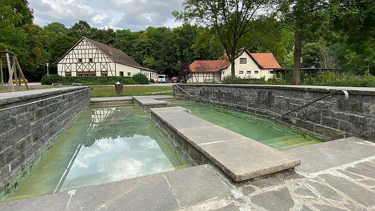 Kneippen im Naherholungsgebiet: im Kirschgarten stehen zwei Becken zum Wassertreten zur Verfügung. Kneippen im Naherholungsgebiet: im Kirschgarten stehen zwei Becken zum Wassertreten zur Verfügung.