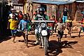 Jedes Mal ist es eine Attraktion, wenn ein Helfer von Handicap International mit dem Motorrad durch das Dorf Vohibe knattert.