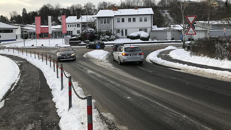 Immer wieder kommt es im Bereich Brückenstraße/Gartenstraße in Bad Neustadt zu Unfällen, weil Radfahrer übersehen werden. Eine Lösung ist nicht in Sicht. Immer wieder kommt es im Bereich Brückenstraße/Gartenstraße in Bad Neustadt zu Unfällen, weil Radfahrer übersehen werden. Eine Lösung ist nicht in Sicht.