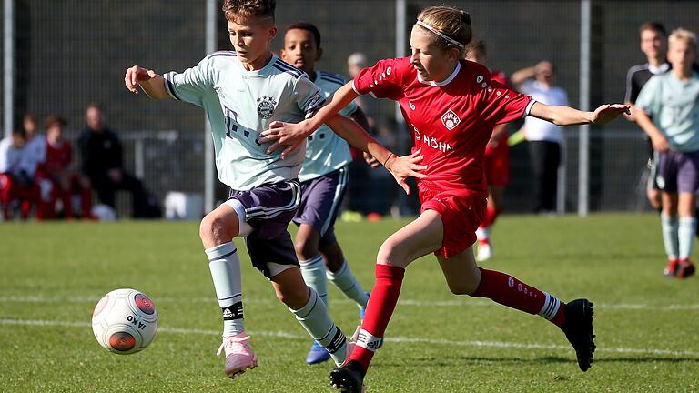 Wird bald im Trikot der Münchner zu sehen sein: Marlene Wild (rechts), hier im Duell mit Luka Klanac bei einem Spiel der U-14-Förderliga im Oktober 2018. Wird bald im Trikot der Münchner zu sehen sein: Marlene Wild (rechts), hier im Duell mit Luka Klanac bei einem Spiel der U-14-Förderliga im Oktober 2018.