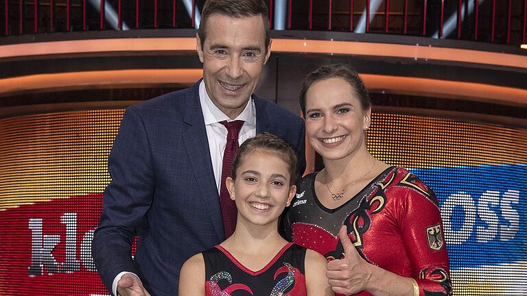 Ein Wiedersehen mit der Bronzemedaillengewinnerin am Stufenbarren bei Olympia 2016 mit Lülsfelder Wurzeln, Sophie Scheder (rechts), gab es jetzt in der ARD bei 'Klein gegen Groß' mit Moderator Kai Pflaume. Die 13-jährige Theresa Zurmühl hatte die deutsche Spitzenkunstturnerin zum Sohlwellenduell am Reck herausgefordert.