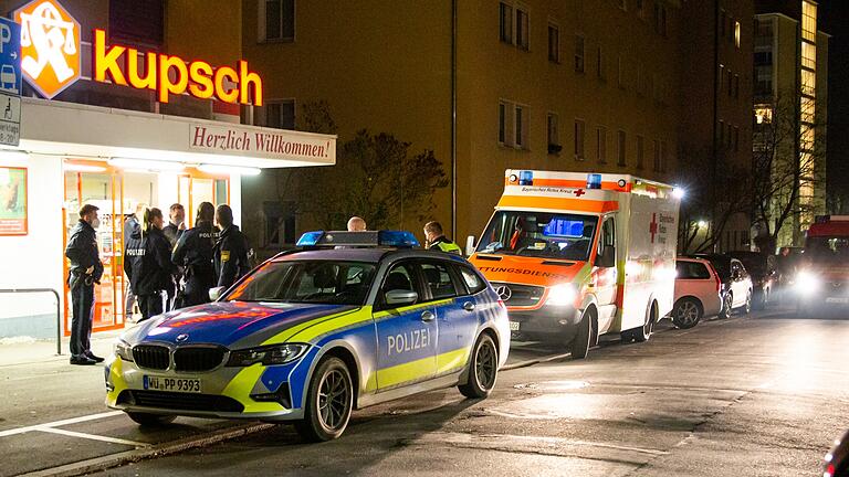 Der Kupsch-Markt in der St.-Benedikt-Straße wurde am Freitagabend kurz vor Ladenschluss von zwei Räubern überfallen.