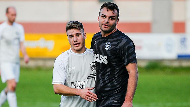 Marco Kramosch (links) vom ASV Rimpar oder Jannik Diehl von der TuS Frammersbach: Wer gewinnt mit seiner Mannschaft in der Fußball-Bezirksliga West die Meisterschaft? Beide Konkurrenten treffen an diesem Freitag auf dem Frammersbacher Sportgelände zum letzten Bezirksliga-Spieltag aufeinander. Marco Kramosch (links) vom ASV Rimpar oder Jannik Diehl von der TuS Frammersbach: Wer gewinnt mit seiner Mannschaft in der Fußball-Bezirksliga West die Meisterschaft? Beide Konkurrenten treffen an diesem Freitag auf dem Frammersbacher Sportgelände zum letzten Bezirksliga-Spieltag aufeinander.