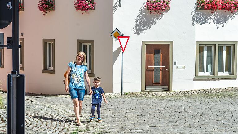 'Wir sind hier verwurzelt', sagt Andrea Heßler. Auch ihr Enkel Josef soll deshalb in Wipfeld groß werden.