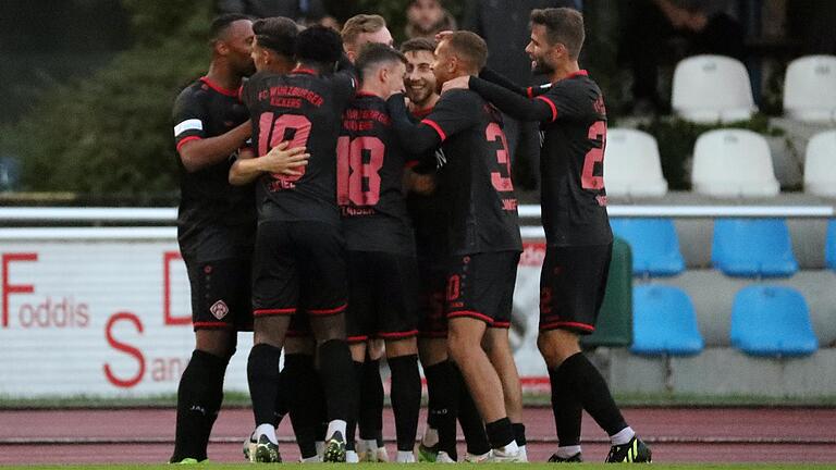 Im Regionalliga-Spiel in Illtertissen durften die Würzburger Kickers jubeln. Die Partie endete mit einem 6:0 für die Rothosen.