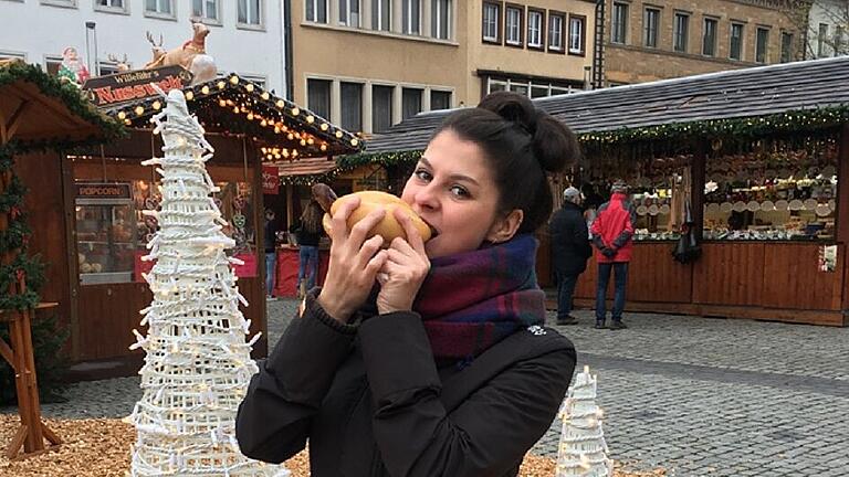 Bei der Naschführung gibt es historische Hintergründe zum Weihnachtsmarkt und Leckereien.