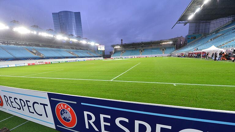 Fußballstadion in Russland       -  Khimki Arena bei Moskau: In Russland ist ein Schiedsrichter nach der Veröffentlichung von Selbstlob gesperrt worden. (Archivbild)