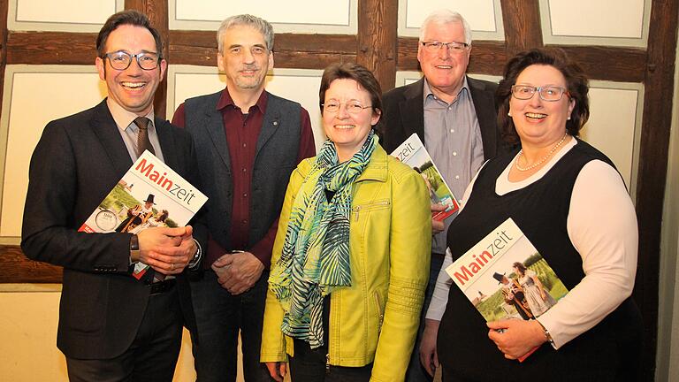 Der Vorstand des Tourismusvereins Volkacher Mainschleife besteht aus (von links) Marco Maiberger (Vorsitzender), Michael Heßmann (zweiter Vorsitzender), Tanja Voll (dritte Vorsitzende), Peter Haupt (Kassenverantwortlicher) und Martha Gehring (Schriftführerin). Der Vorstand des Tourismusvereins Volkacher Mainschleife besteht aus (von links) Marco Maiberger (Vorsitzender), Michael Heßmann (zweiter Vorsitzender), Tanja Voll (dritte Vorsitzende), Peter Haupt (Kassenverantwortlicher) und Martha Gehring (Schriftführerin).