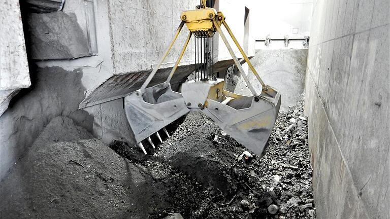 2000 Kubikmeter fasst der Schlackebunker im Gemeinschaftskraftwerk Schweinfurt. 2000 Kubikmeter fasst der Schlackebunker im Gemeinschaftskraftwerk Schweinfurt.