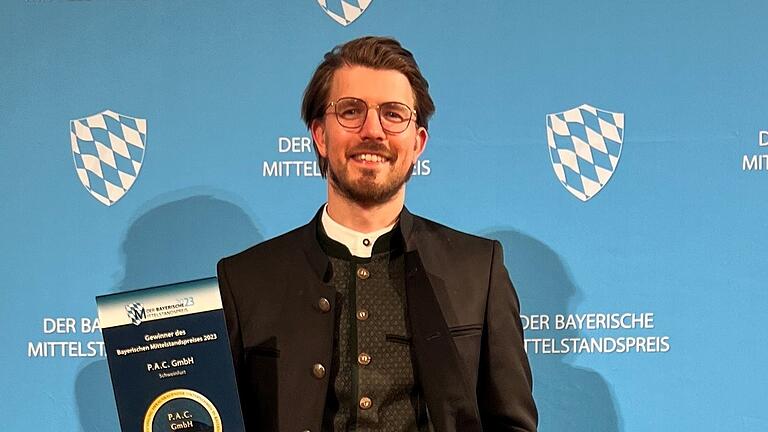 Den Bayerischen Mittelstandspreis 2023 für P.A.C. aus Schweinfurt nahm Lukas Weimann, Gründer und Geschäftsführer, entgegen. Auf dem festlichen Abend im Künstlerhaus München wurden die Verdienste der Preisträger für die bayerische Wirtschaft und Gesellschaft von ranghohen Vertretern aus Politik und Wirtschaft gewürdigt.&nbsp;