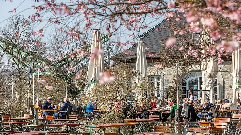 Die Wettervorhersagen für die Ostertage machen optimistisch. Deshalb öffnen bereits einige Würzburger Biergärten ihre Pforten. Wie hier der Biergarten Alter Kranen. Die Wettervorhersagen für die Ostertage machen optimistisch. Deshalb öffnen bereits einige Würzburger Biergärten ihre Pforten. Wie hier der Biergarten Alter Kranen.