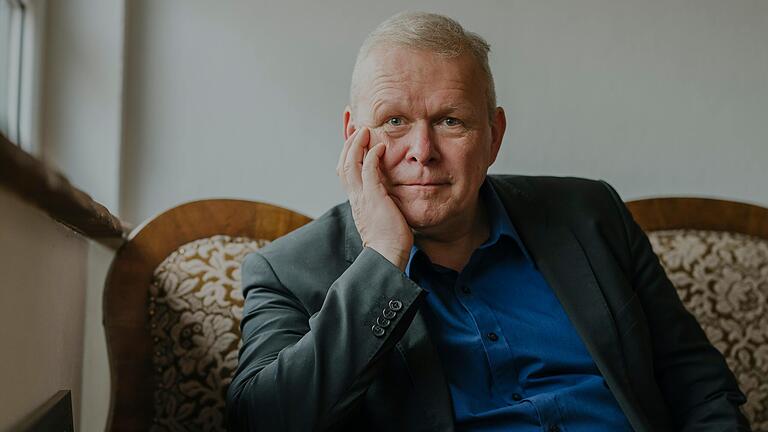 Professor Harald Lange erforscht seit Jahren das Verhalten von Fußballfans. Professor Harald Lange erforscht seit Jahren das Verhalten von Fußballfans.