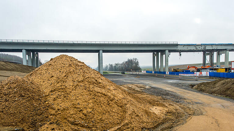 A 7: Die bestehende  Talbrücke bei Stettbachwird abgerissen. Sie wird durch einen Neubau ersetzt.