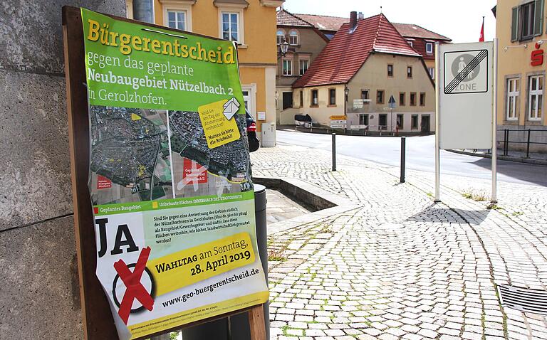 Beim Bürgerentscheid in Gerolzhofen am 28. April 2019 hatte sich eine deutliche Mehrheit derjenigen, die abgestimmt hatten, gegen das geplante Neubaugebiet 'Nützelbach II' ausgesprochen. Das Quorum, damit das Abstimmungsergebnis für den Stadtrat verbindlich gewesen wäre, war aber um drei Stimmen denkbar knapp verfehlt worden.