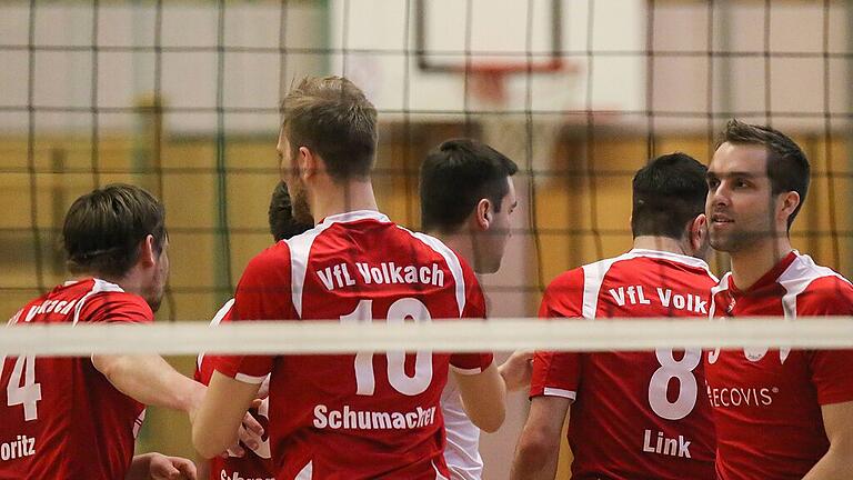 In dieser Zusammensetzung stehten die Volkacher Volleyballer in dieser Spielzeit nicht mehr auf dem Feld. Peter Moritz (links) pausiert, Peter Link (Zweiter von rechts) absolviert ein duales Studium in Leipzig.