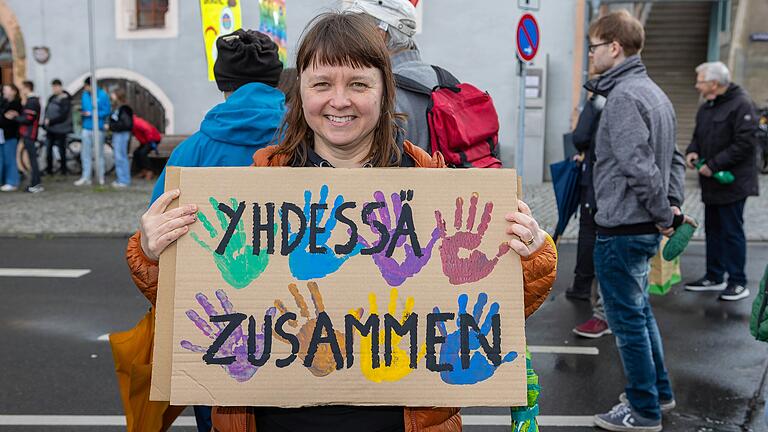 Unterstützung aus Finnland: Die Lehrerin Milla Ojala weilt mit ihrer Schulklasse gerade in Bad Königshofen zum Schüleraustausch. Auch in ihrem Land breite sich rechtsextremes Gedankengut vermehrt aus, sagt sie.&nbsp;