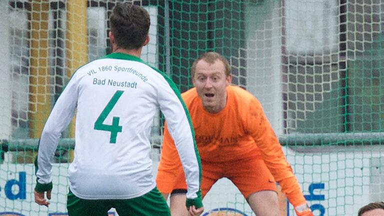 Auch dank des Engagements von Benedikt Kolb (hinten) nimmt der VfL Sportfreunde Bad Neustadt nach drei Jahren wieder mit einer eigenständigen Fußballmannschaft am Spielbetrieb teil.