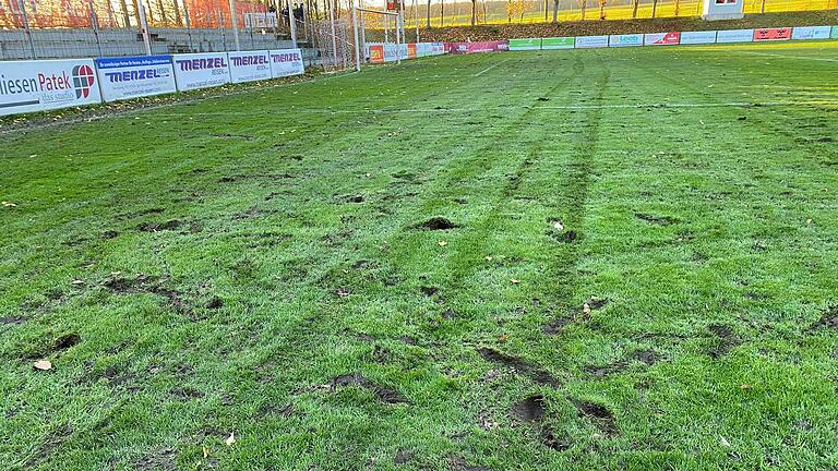 So sah der Platz in der NGN-Arena vor gut einer Woche nach dem Heimspiel gegen den SV Wacker Burghausen aus.