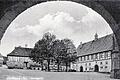 Stolzer Marktplatz: Links das Gasthaus &bdquo;Zum Stern&ldquo;, rechts das Rathaus der Regiomontanus-Stadt.