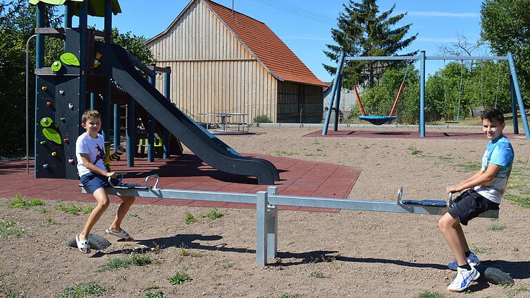 Der Spielplatz in Herbstadt ist noch relativ neu. Entsprechend wenig Mängel wurden dort bei der Jahresinspektion entdeckt.