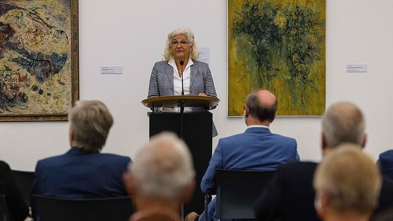 Bürgermeisterin Sorya Lippert will sich für die Belebung der Städtepartnerschaften einsetzen. Das Foto entstand bei der Eröffnung der Ausstellung 'Informel' in der Schweinfurter Kunsthalle.