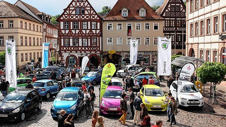 Am kommenden Wochenende ist wieder die Automeile in der Karlstadter Altstadt. Unser Bild ist aus dem Jahr 2015.