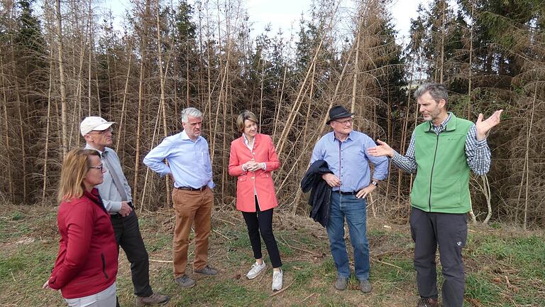 Gemeinsam muss für den Wald gekämpft werden (von links): Birgit Ullrich, Wilhelm Schneider, Steffen Vogel, Anja Weißgerber, Wolfgang Borst und Thomas Thierfelder.