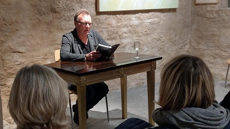 Manfred Kern liest im Haus der Architektur aus seinem Buch "Die Preisrede". Manfred Kern liest im Haus der Architektur aus seinem Buch "Die Preisrede".