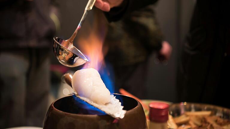 Normalerweise ein leckeres Getränk so eine Feuerzangenbowle. Normalerweise ein leckeres Getränk so eine Feuerzangenbowle.