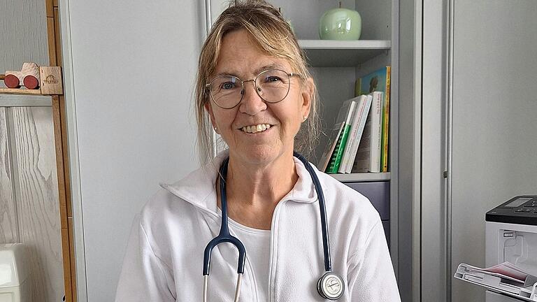 Dr. Christine Heinemeyer aus Nordheim am Main ist seit über 35 Jahre als Hausärztin auf dem Land tätig und behandelt Patienten vom Säuglings- bis ins hohe Greisenalter. Dr. Christine Heinemeyer aus Nordheim am Main ist seit über 35 Jahre als Hausärztin auf dem Land tätig und behandelt Patienten vom Säuglings- bis ins hohe Greisenalter.